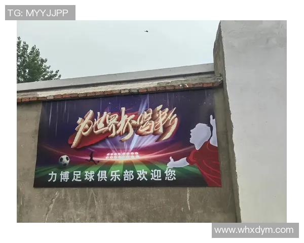 足球巨星放下绿茵激情转战草坪挥洒汗水畅快体验飞盘魅力